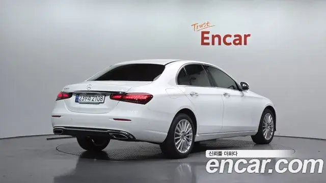 Mercedes-Benz E-Class 2023 — Фото 2/20