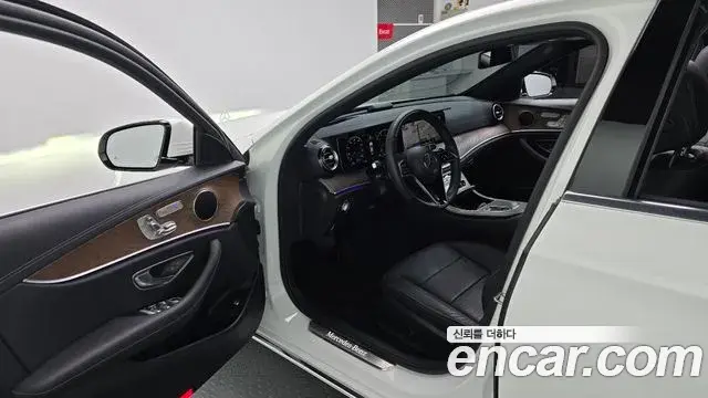Mercedes-Benz E-Class 2023 — Фото 10/20