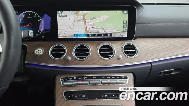 Mercedes-Benz E-Class 2023 — Фото 12/20