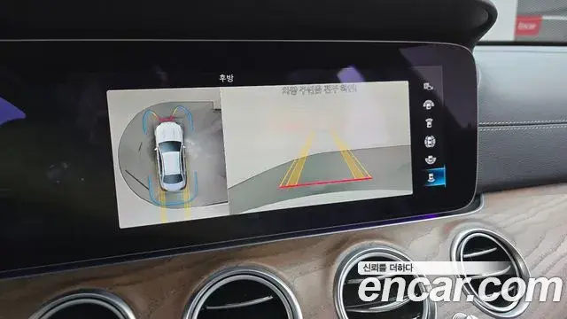 Mercedes-Benz E-Class 2023 — Фото 14/20