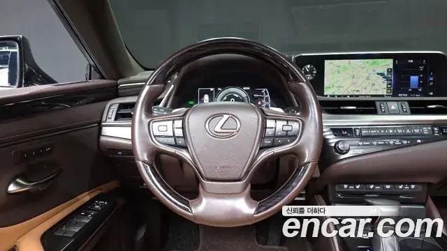 Lexus ES300h 2020 — Фото 13/20