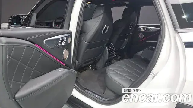 BMW XM 2023 — Фото 11/20
