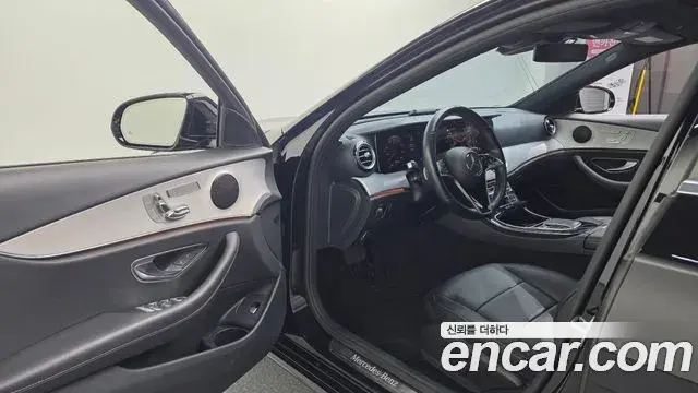 Mercedes-Benz E-Class 2021 — Фото 10/20