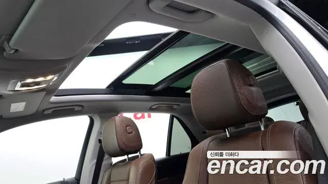 Mercedes-Benz GLE-Class 2025 — Фото 19/20