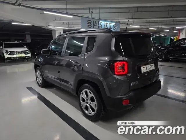 Jeep Renegade 2019 — Фото 5/19