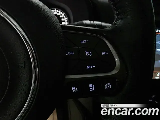 Jeep Renegade 2019 — Фото 17/19
