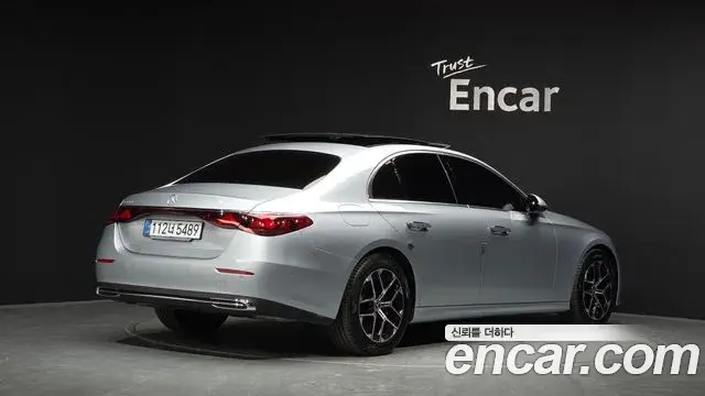 Mercedes-Benz E-Class 2025 — Фото 2/20