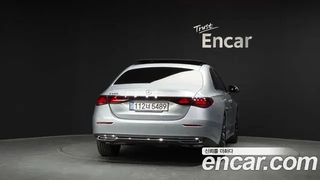 Mercedes-Benz E-Class 2025 — Фото 4/20