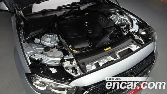 Mercedes-Benz E-Class 2025 — Фото 6/20