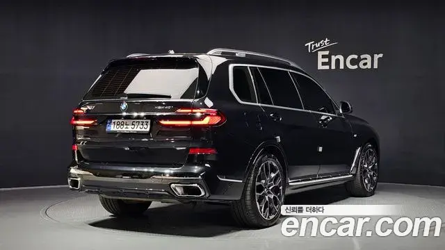 BMW X7 2024 — Фото 1/20