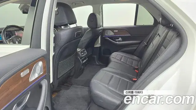 Mercedes-Benz GLE-Class 2019 — Фото 11/20