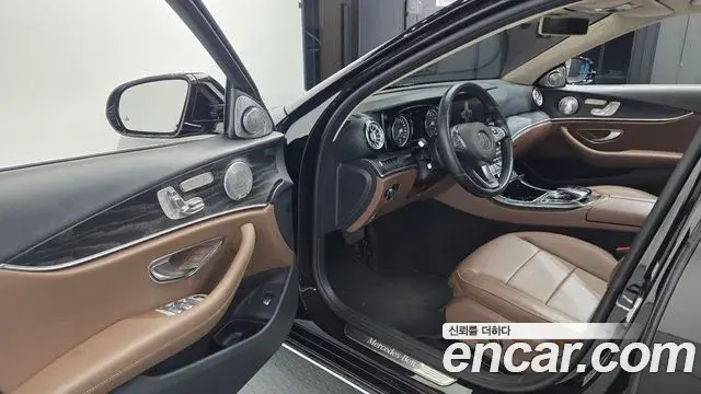 Mercedes-Benz E-Class 2018 — Фото 10/20