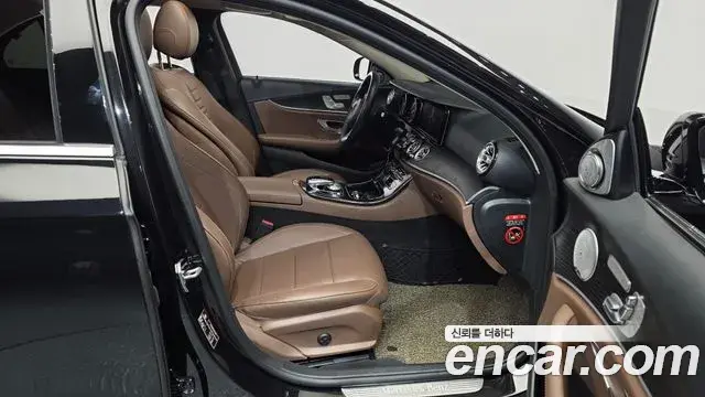 Mercedes-Benz E-Class 2018 — Фото 11/20