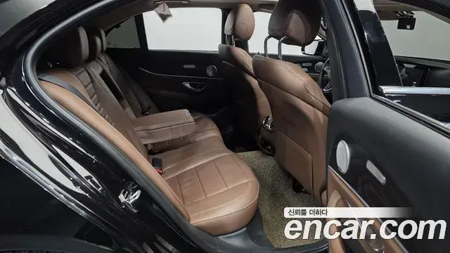 Mercedes-Benz E-Class 2018 — Фото 12/20