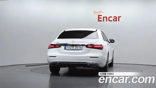 Mercedes-Benz E-Class 2023 — Фото 4/20