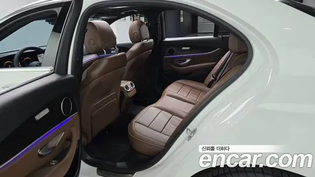 Mercedes-Benz E-Class 2023 — Фото 11/20