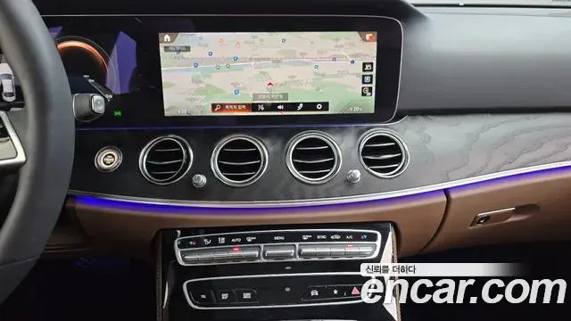 Mercedes-Benz E-Class 2023 — Фото 12/20