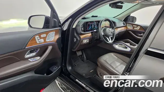 Mercedes-Benz GLE-Class 2021 — Photo 9/20