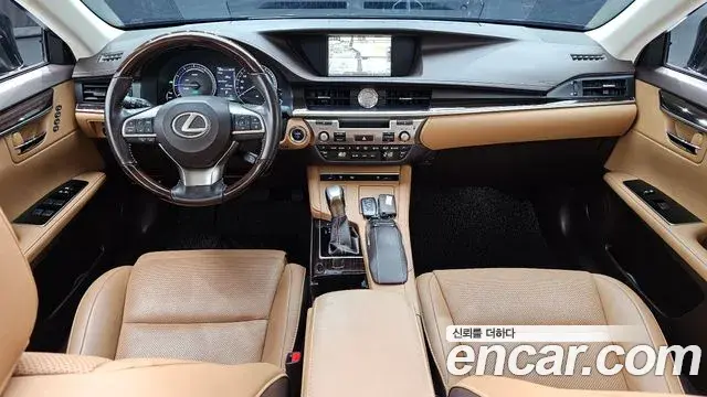 Lexus ES300h 2018 — Фото 7/20