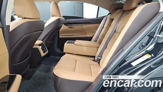 Lexus ES300h 2018 — Фото 12/20
