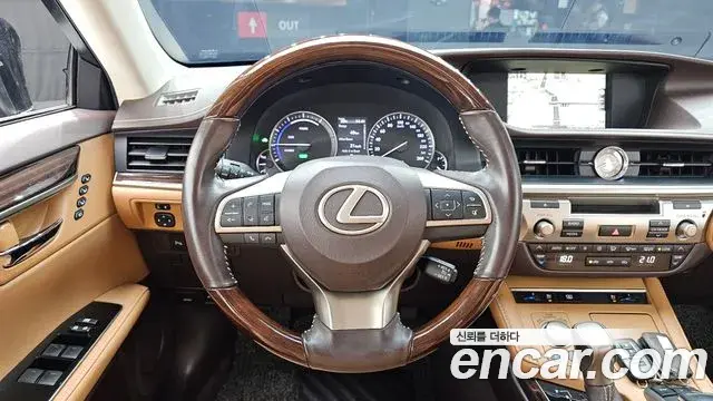 Lexus ES300h 2018 — Фото 13/20