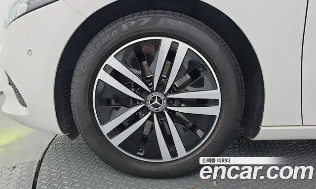 Mercedes-Benz A-Class 2021 — Фото 5/20