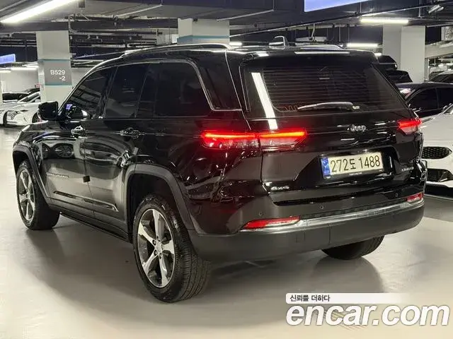 Jeep Grand Cherokee 2022 — Фото 2/20