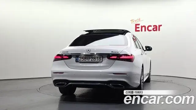 Mercedes-Benz E-Class 2021 — Фото 4/20