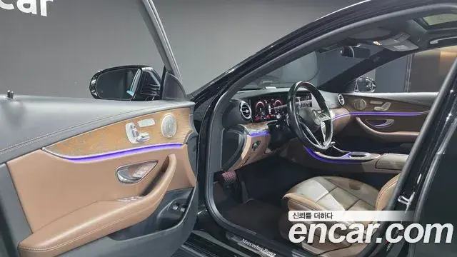 Mercedes-Benz E-Class 2021 — Фото 10/20