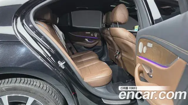 Mercedes-Benz E-Class 2021 — Фото 11/20