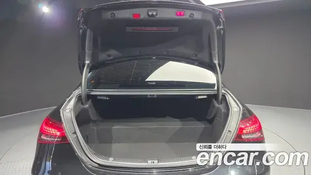 Mercedes-Benz E-Class 2021 — Фото 19/20