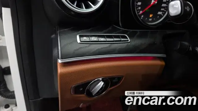 Mercedes-Benz E-Class 2018 — Фото 19/20