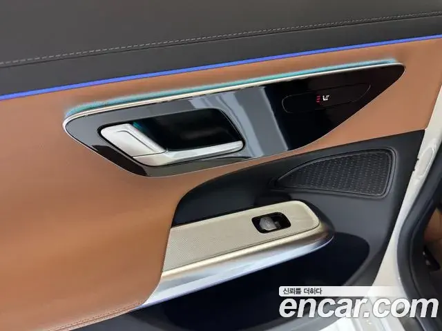 Mercedes-Benz E-Class 2025 — Photo 17/20