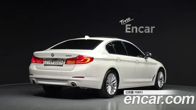 BMW 5 Series 2020 — Фото 2/20