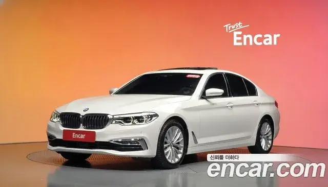 BMW 5 Series 2020 — Фото 1/20