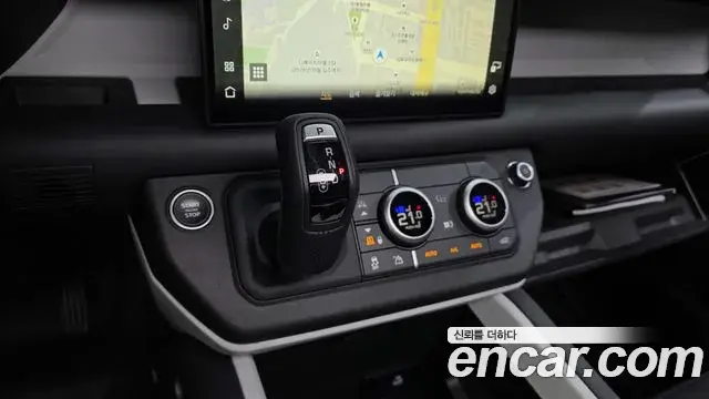 Land Rover Defender 2025 — Фото 13/20
