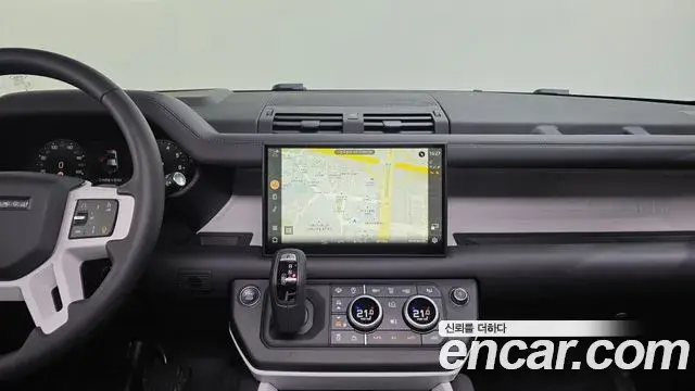Land Rover Defender 2025 — Фото 14/20