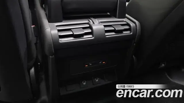 Land Rover Defender 2025 — Фото 18/20