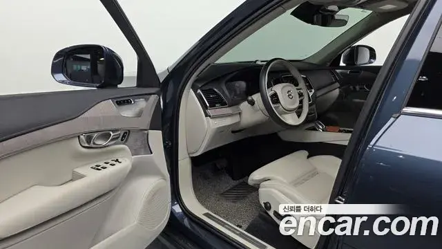 Volvo XC90 2022 — Фото 10/20