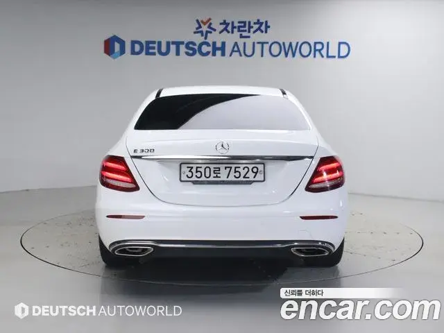 Mercedes-Benz E-Class 2020 — Фото 3/20
