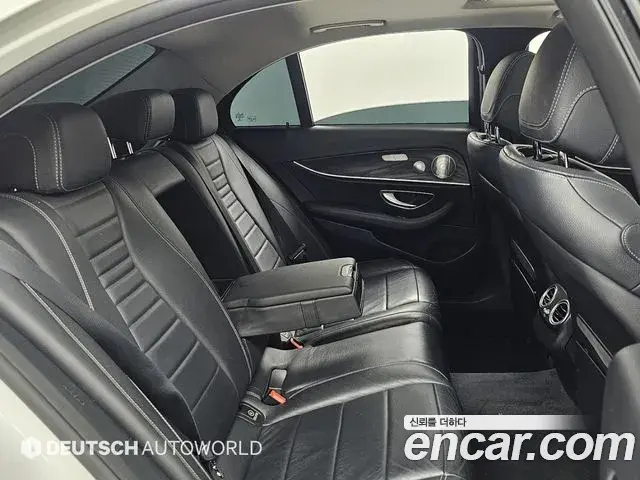 Mercedes-Benz E-Class 2020 — Фото 11/20