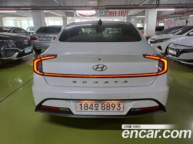 Hyundai Sonata Hybrid 2022 — ფოტო 8/17