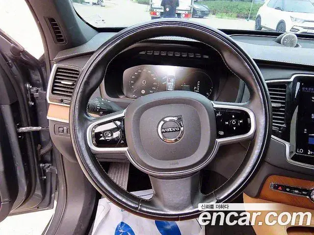 Volvo XC90 2018 — ფოტო 2/20