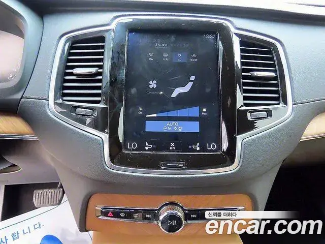 Volvo XC90 2018 — ფოტო 20/20