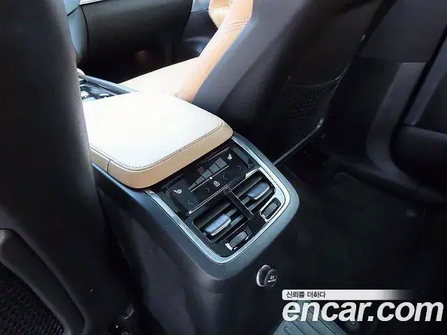 Volvo XC90 2018 — ფოტო 12/20
