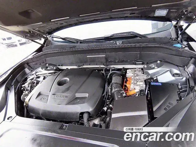 Volvo XC90 2018 — ფოტო 19/20