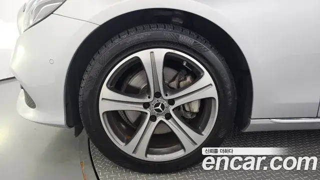 Mercedes-Benz E-Class 2019 — Şəkil 15/20