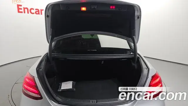 Mercedes-Benz E-Class 2019 — Şəkil 12/20