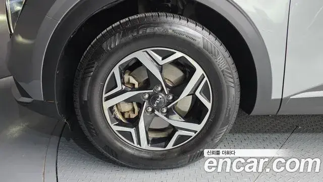 Kia Sportage 2021 — ფოტო 19/20
