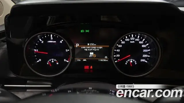 Kia Carnival 2021 — Фото 8/20